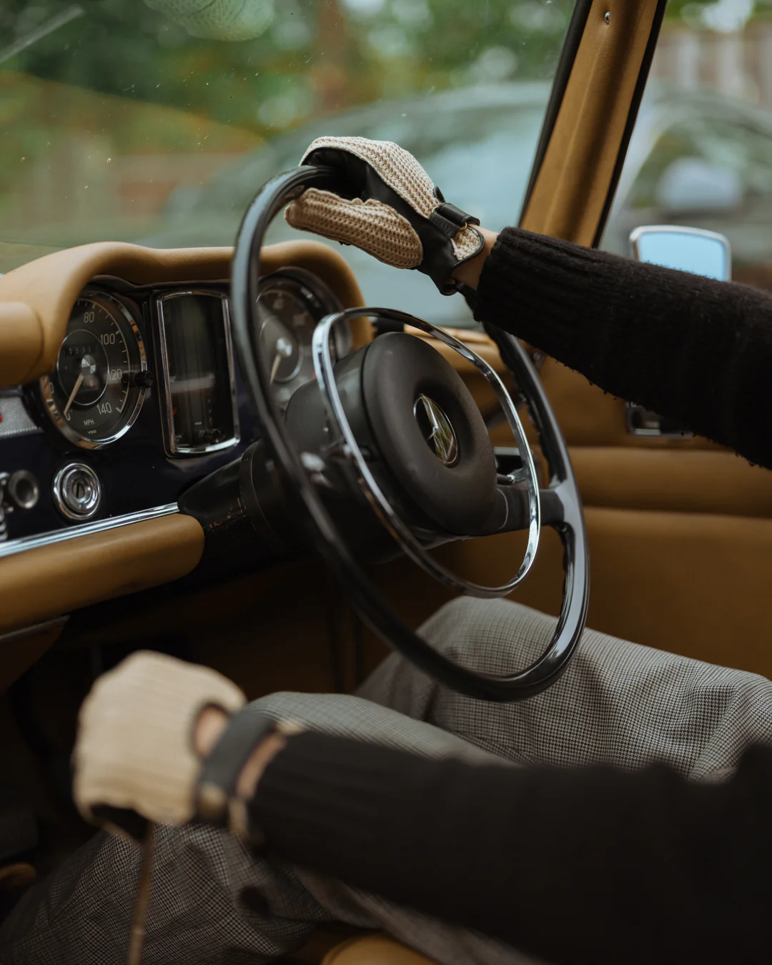 Deerskin Leather String Back Driving Gloves - Image 10
