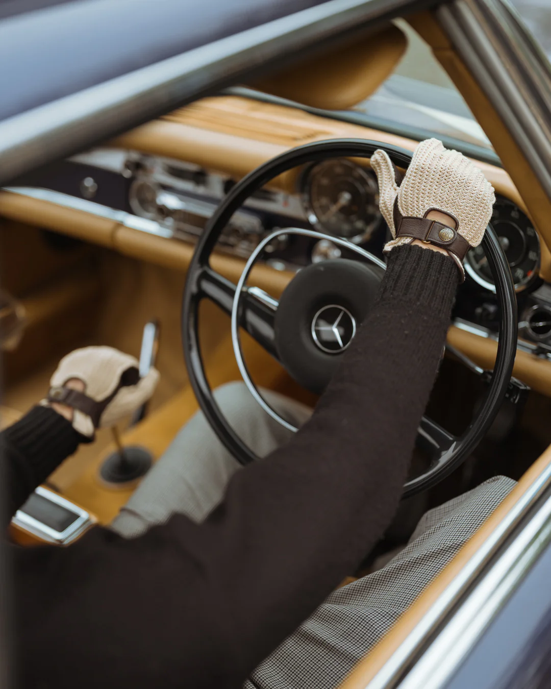 Deerskin Leather String Back Driving Gloves - Image 12