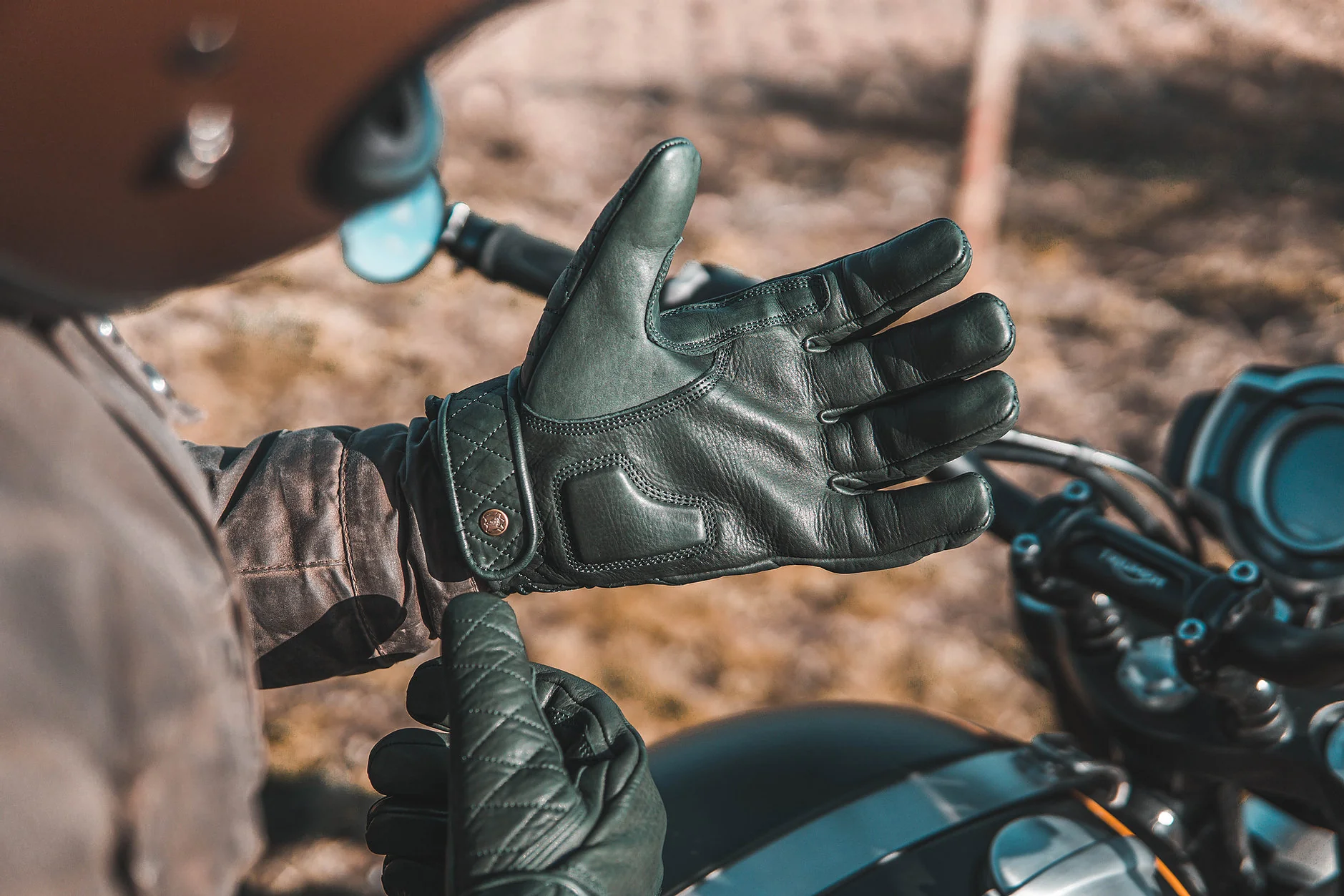 Short Cuff Bobber Gloves - Image 35