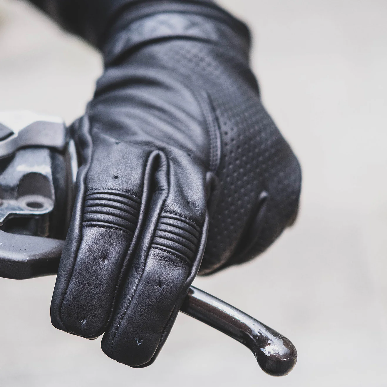 Short Cuff Bobber Gloves - Image 4