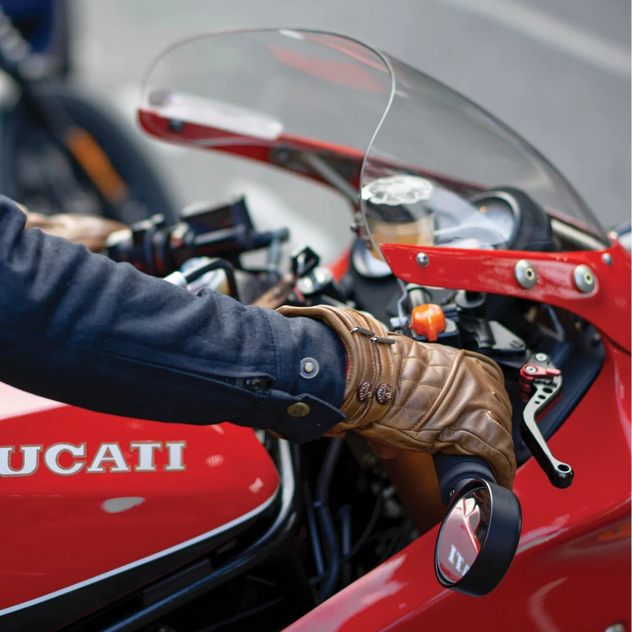 Quilted Cafe Racer Gloves - Image 11
