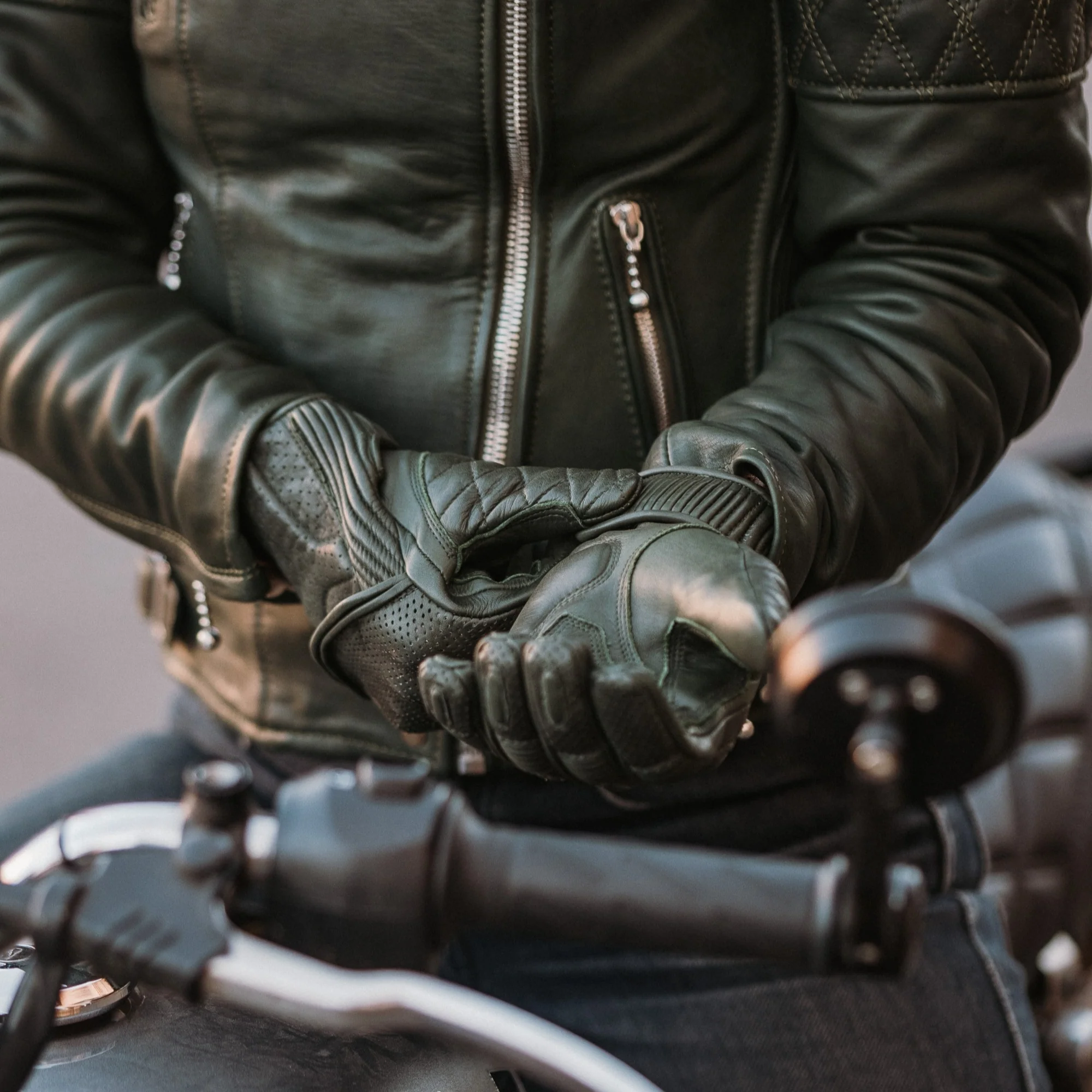 Silk Lined Predator Gloves - Image 14